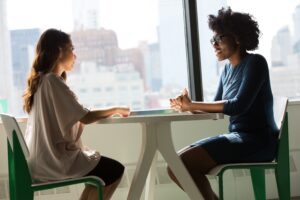 Como Conduzir uma Entrevista de Forma Eficaz